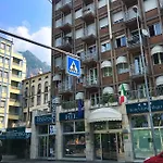 Hll Lungolago Lecco-como ليكو