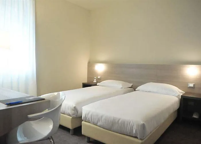 Hll Lungolago Lecco-como Lecco