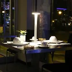 Hll Lungolago Lecco-como לקו