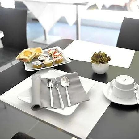 Hll Lungolago Lecco-como 3* レッコ