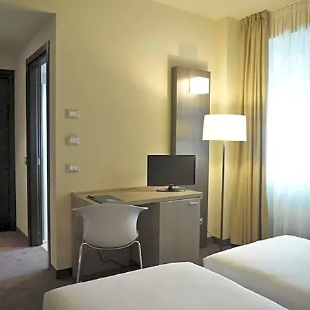 ホテル Hll Lungolago Lecco-como
