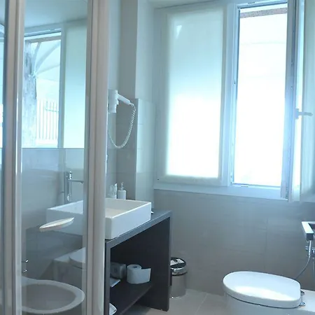 Hll Lungolago Lecco-como 3* 莱科