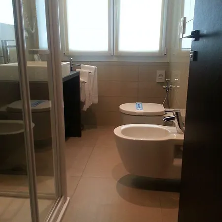 Hll Lungolago Lecco-como 3* 莱科