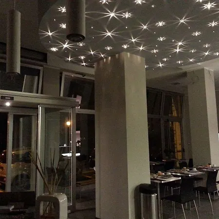 Hll Lungolago Lecco-como Lecco