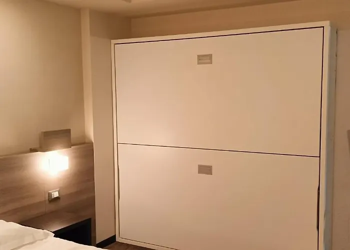 Hll Lungolago Lecco-como 3* Лекко