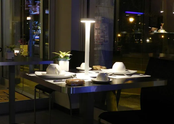 Hll Lungolago Lecco-como Лекко