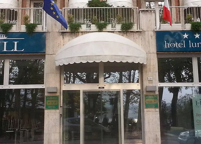 Hll Lungolago Lecco-como 3* Лекко