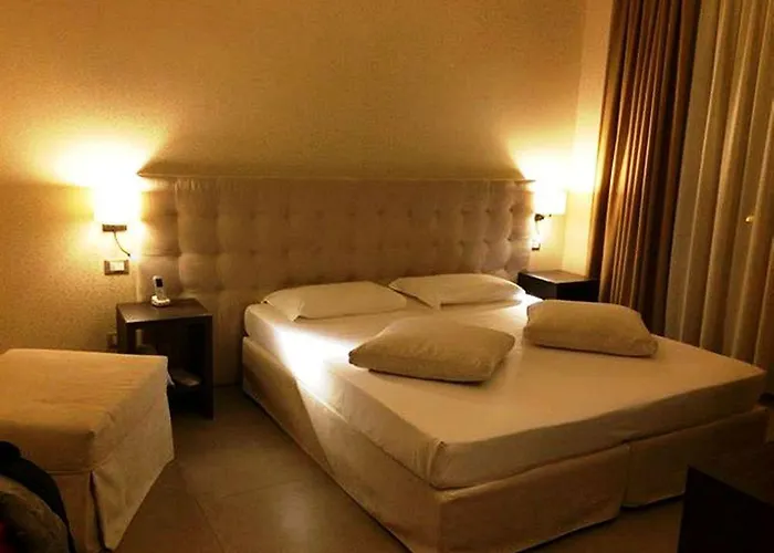 Hll Lungolago Lecco-como