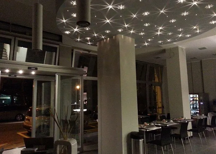 Hll Lungolago Lecco-como Lecco