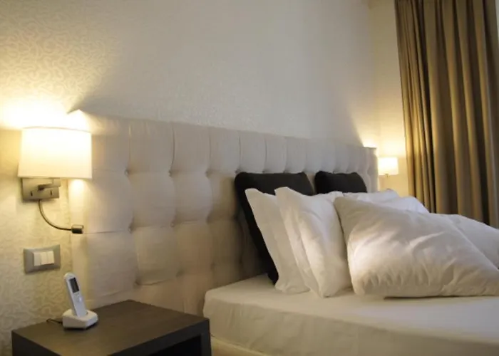 Hll Lungolago Lecco-como 3* Лекко