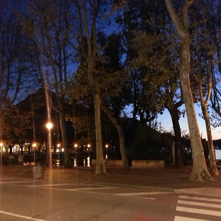 Hll Lungolago Lecco-como 레코