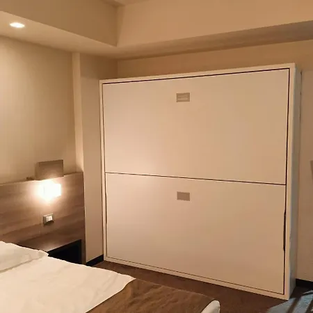 Hll Lungolago Lecco-como 3* Лекко