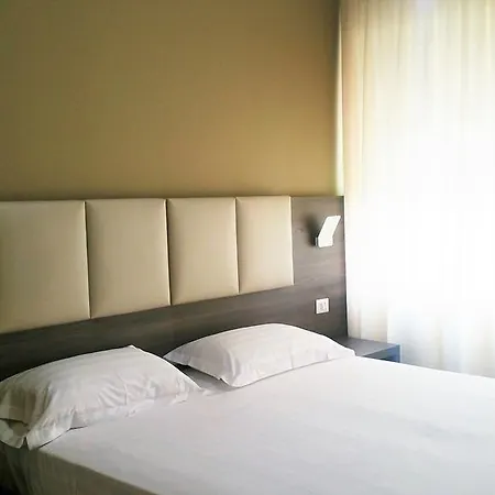 Hll Lungolago Hotel