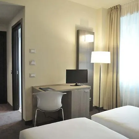 Hll Lungolago Lecco-como 레코